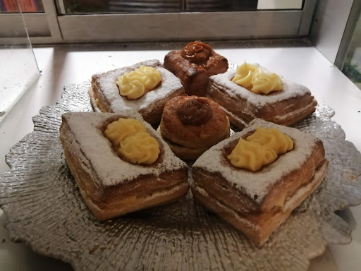 Panadería y Pastelería CHARITO